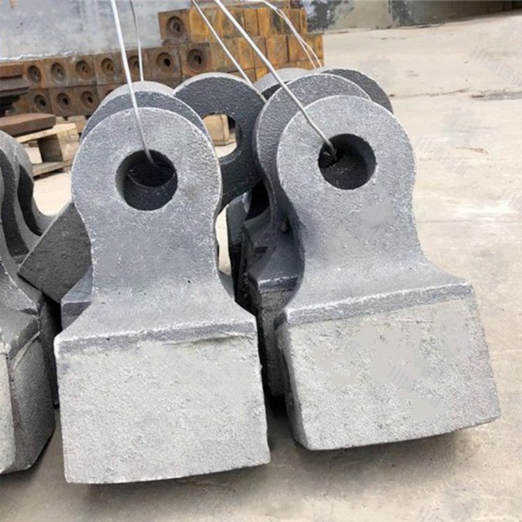 復合破碎機錘頭、合金反擊破板錘、錳鋼鍛造榔頭等礦用粉碎配件鑄造件全解析