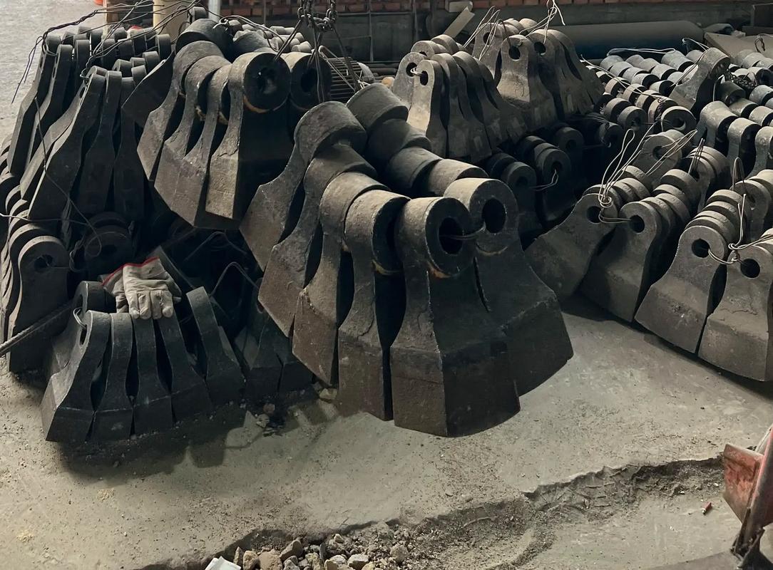 廠家直銷熱復合錘頭 礦山破碎機核心配件的革新與選擇